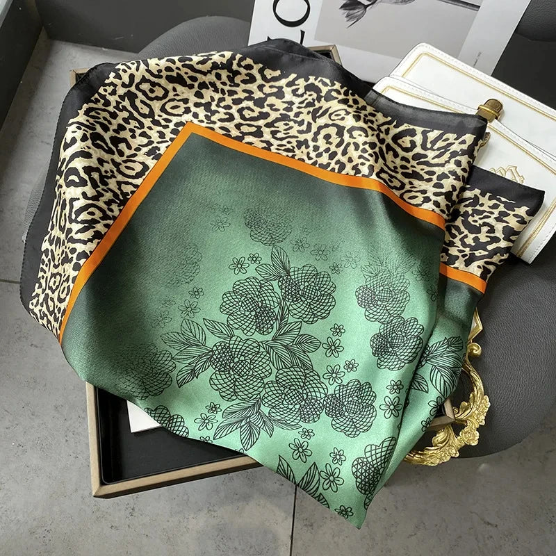 Foulard carré en satin