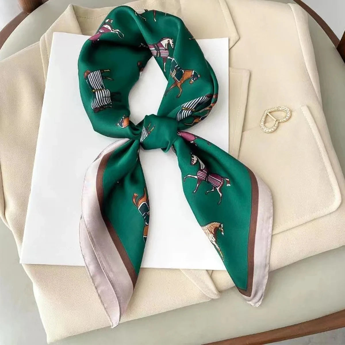 Foulard carré en satin